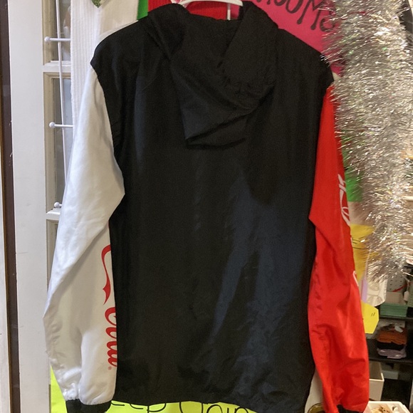 Coca Cola windbreaker size SM in EUC - Picture 4 of 5